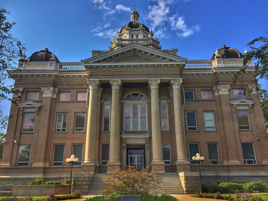 Lowndes County Courthouse in downtown Valdosta, Georgia